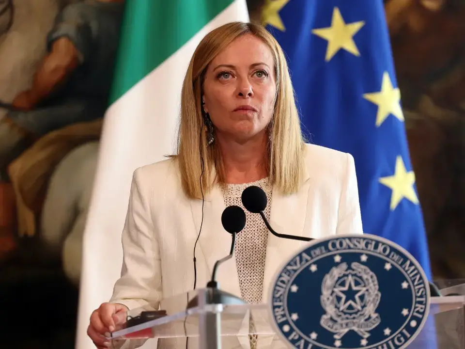 Meloni annuncia una mozione per il riconoscimento della Palestina: «Ma solo a due condizioni, è Hamas che ha iniziato la guerra»
