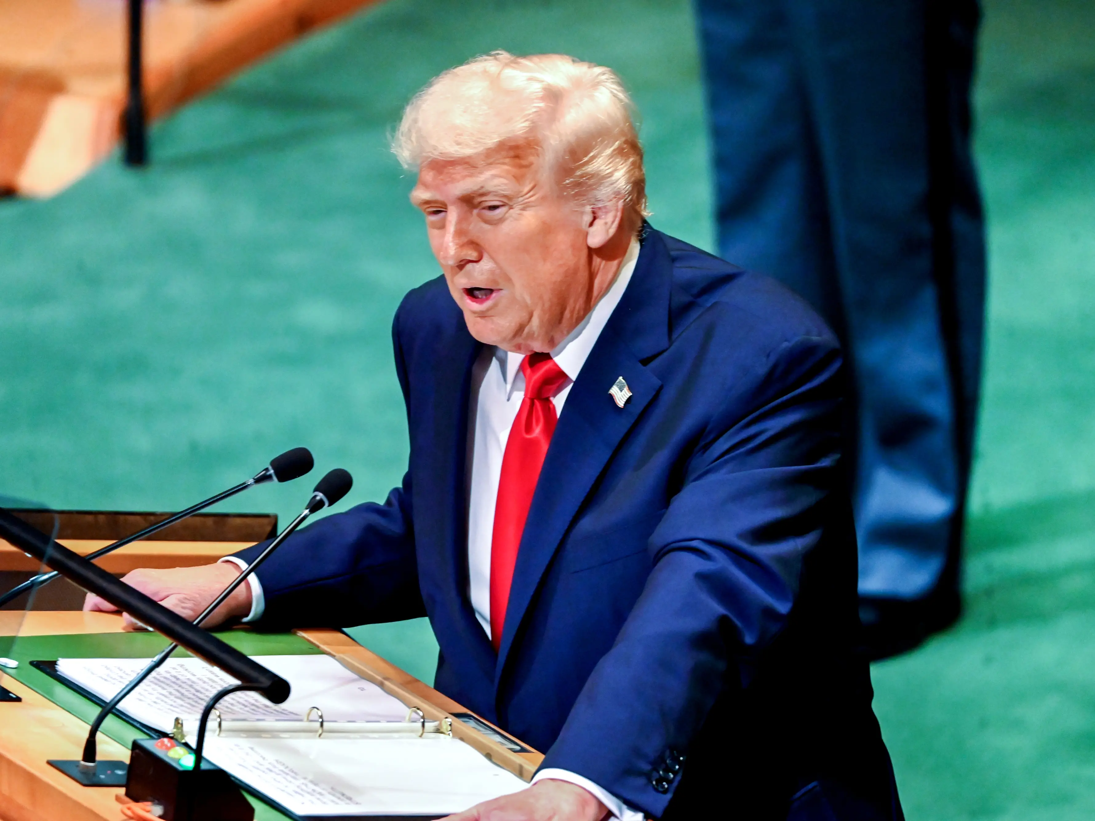 Trump show all’Onu, il presidente Usa ne ha per tutti: «Io ho fermato 7 guerre, da Nazioni Unite solo parole. Ue? Imbarazzante»