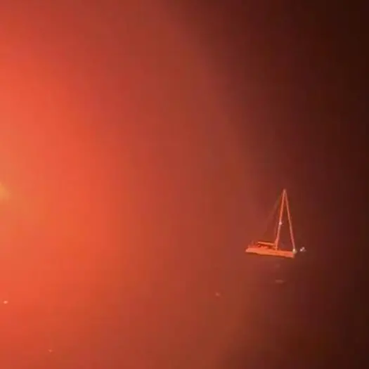 La Global Sumud Flotilla attaccata nella notte: droni, bombe sonore e spray urticanti. Due le navi danneggiate\n