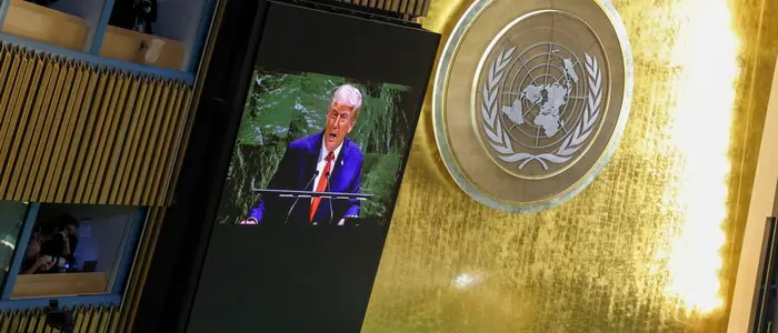 Donald Trump all’Onu, il cabaret tragico di un comico di terza categoria che condiziona i destini del mondo\n