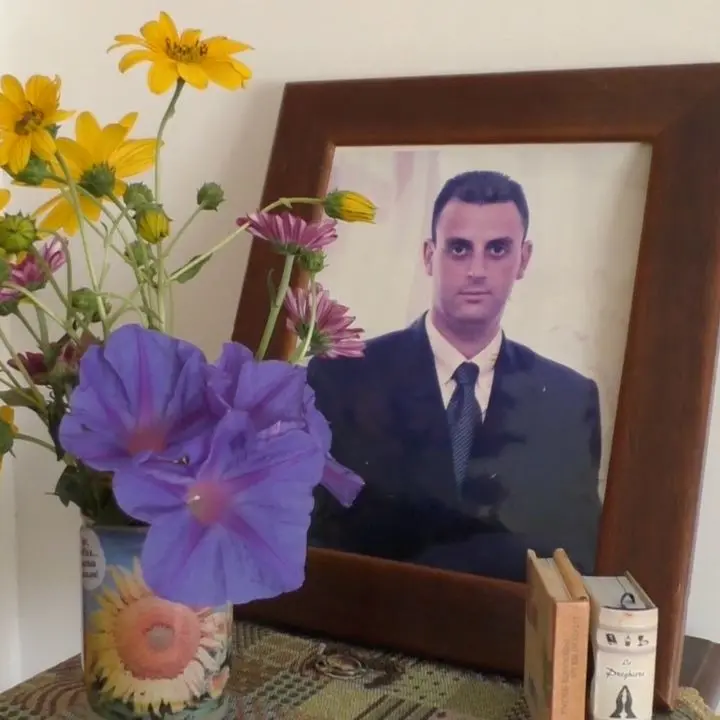 Massimiliano\u00A0Carbone, 21 anni senza giustizia: a Locri il dolore e la rabbia di mamma Liliana\n
