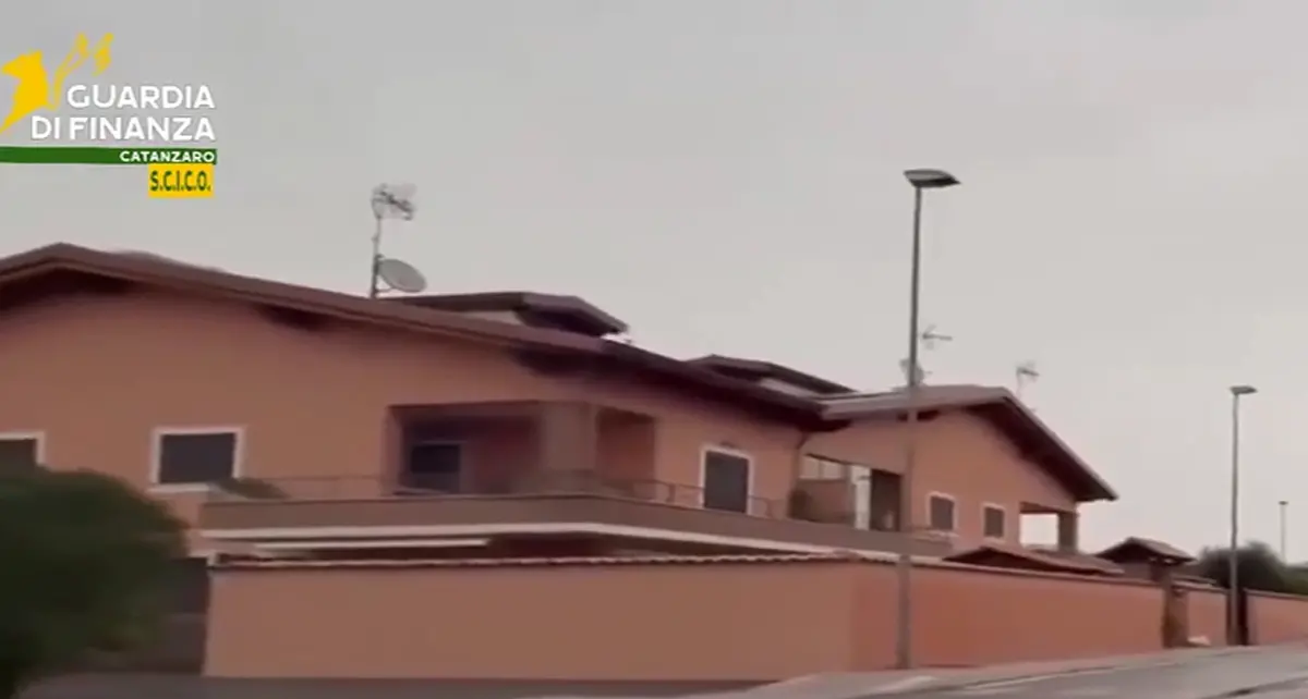 Maxi sequestro in Calabria: beni per quasi un milione di euro ai Casamonica\u00A0| VIDEO