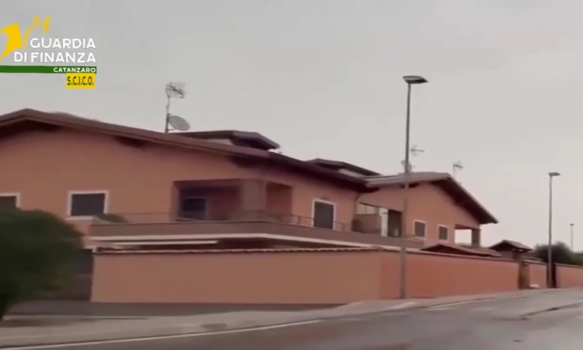 Maxi sequestro in Calabria: beni per quasi un milione di euro ai Casamonica\u00A0| VIDEO