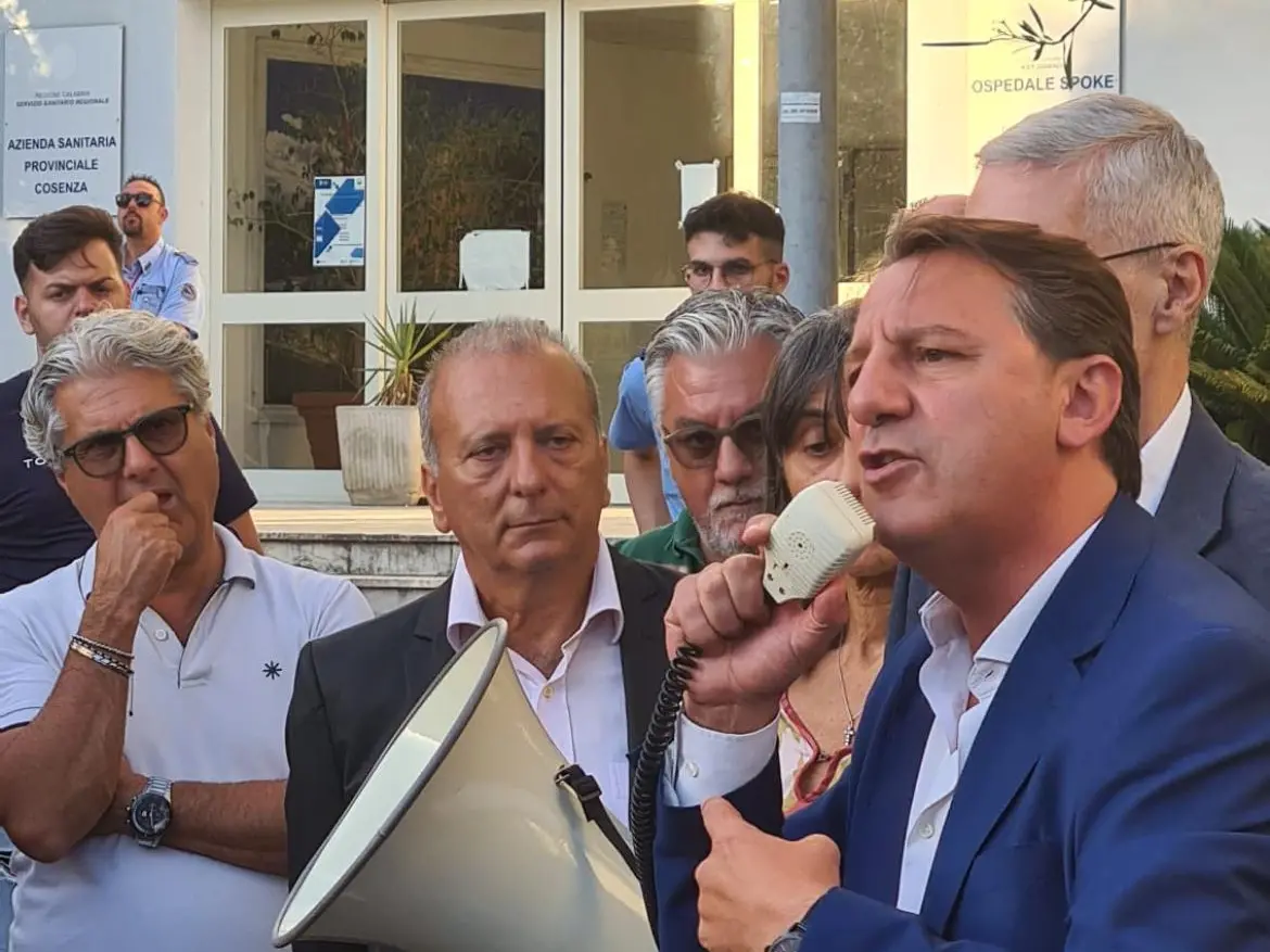 Tridico a Castrovillari: «Cambiare la Calabria partendo dalla sanità pubblica»