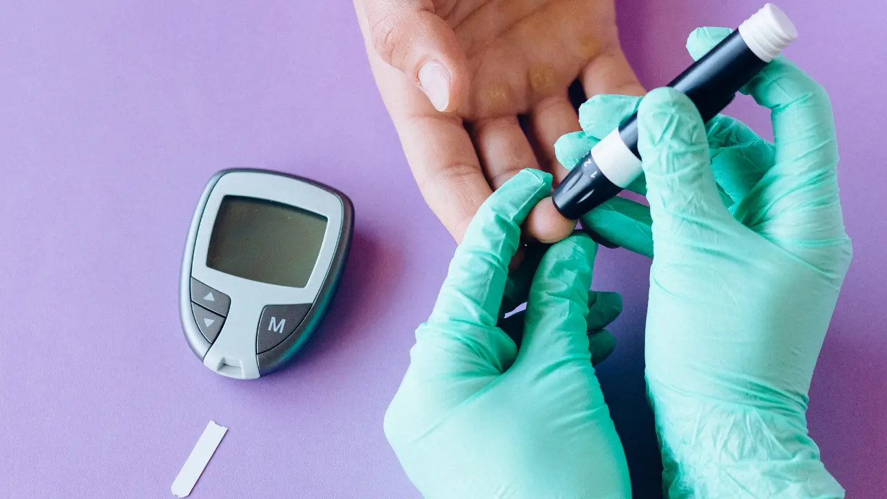 «Il paziente al centro, solo sulla carta»: il diabetologo Lazzaro critica l’Asp di Vibo sui limiti ai dispositivi dei diabetici già in cura