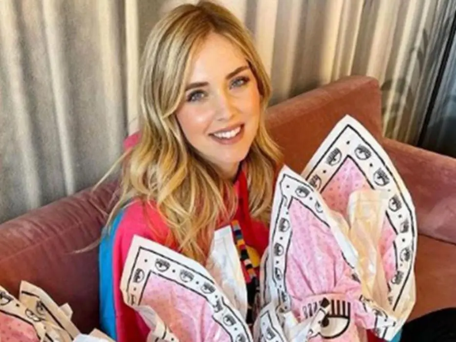 Chiara Ferragni tra “Rivoluzione romantica” e processo: il marchio da salvare e l’aula da affrontare