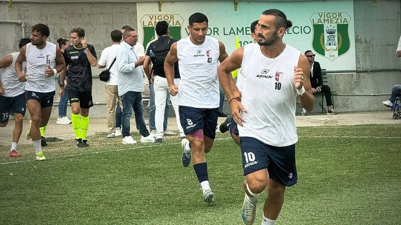 Serie D, pesante sconfitta per la Vibonese schiantata 3-0 nel derby contro il Sambiase: rossoblù senza vittorie da tre partite