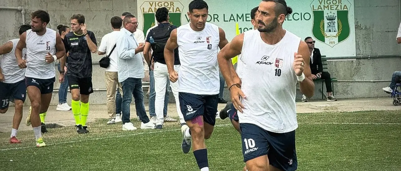 Serie D, pesante sconfitta per la Vibonese schiantata 3-0 nel derby contro il Sambiase: rossoblù senza vittorie da tre partite
