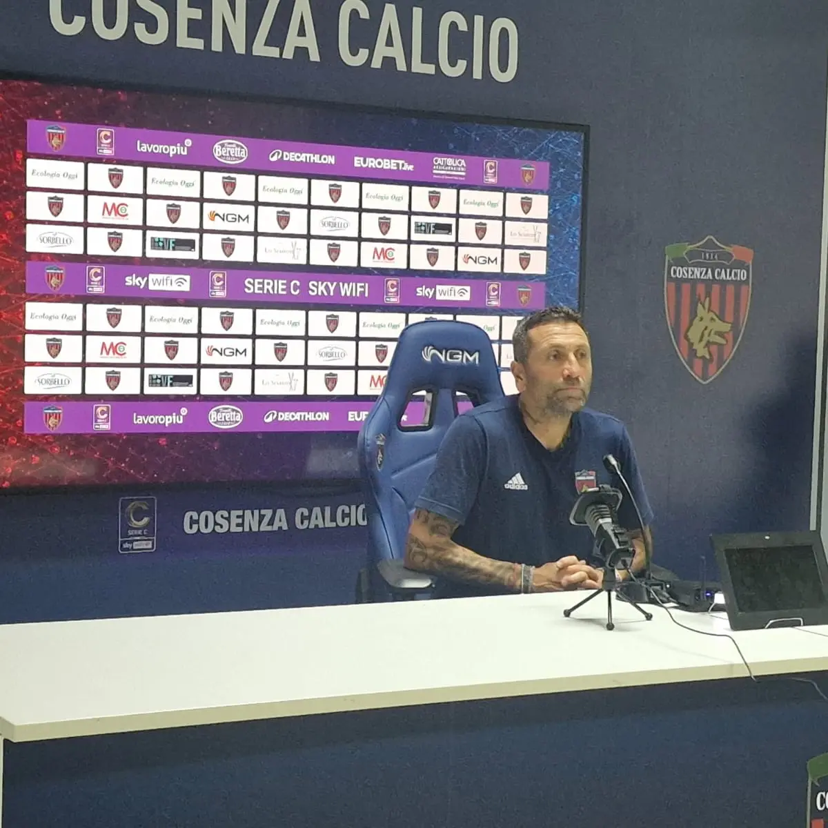 Cosenza-Giugliano 4-1, Buscè:\u00A0«Non perdiamo l'umiltà e continuiamo a lavorare»\n