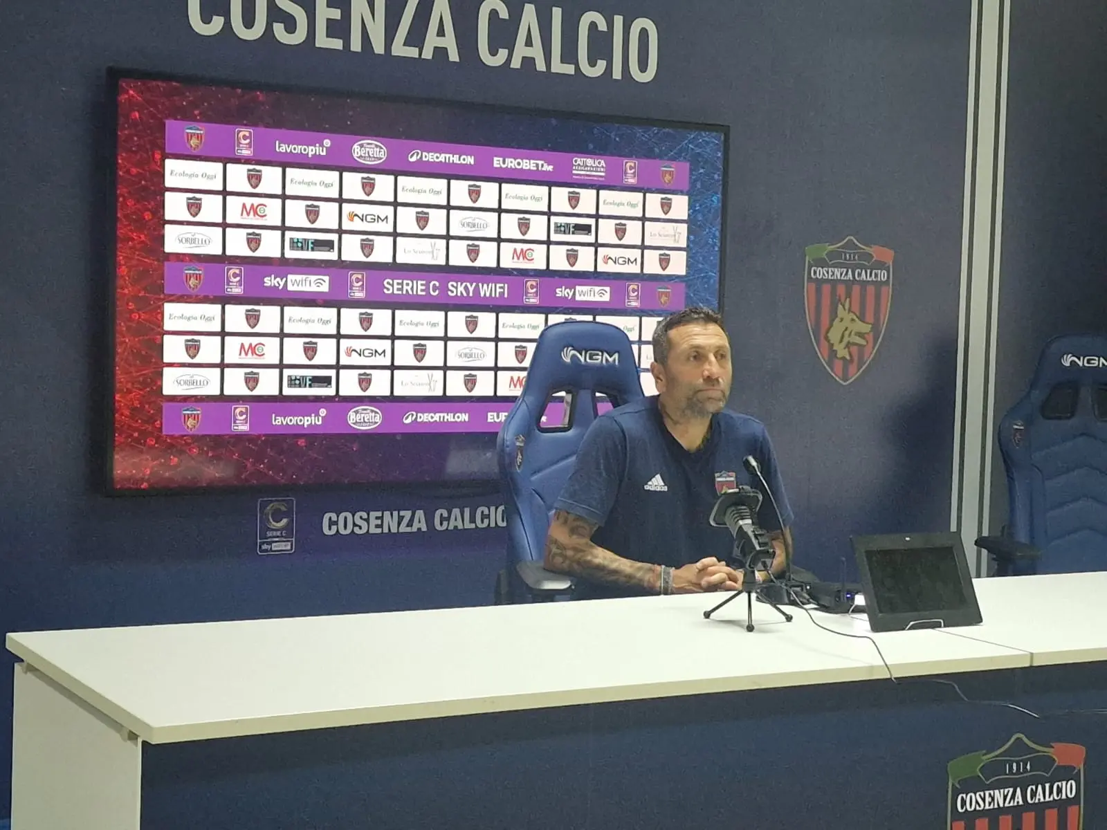 Cosenza-Giugliano 4-1, Buscè:\u00A0«Non perdiamo l'umiltà e continuiamo a lavorare»\n