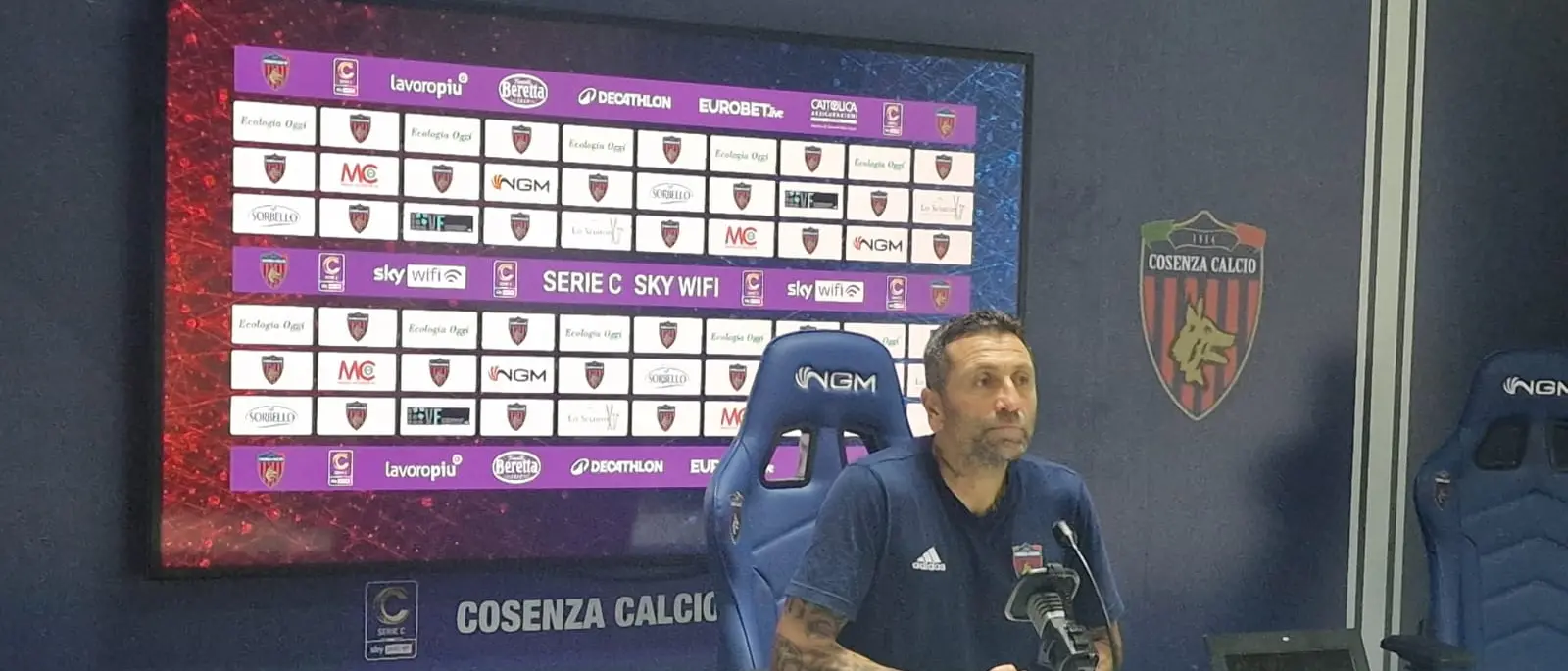 Cosenza-Giugliano 4-1, Buscè:\u00A0«Non perdiamo l'umiltà e continuiamo a lavorare»\n