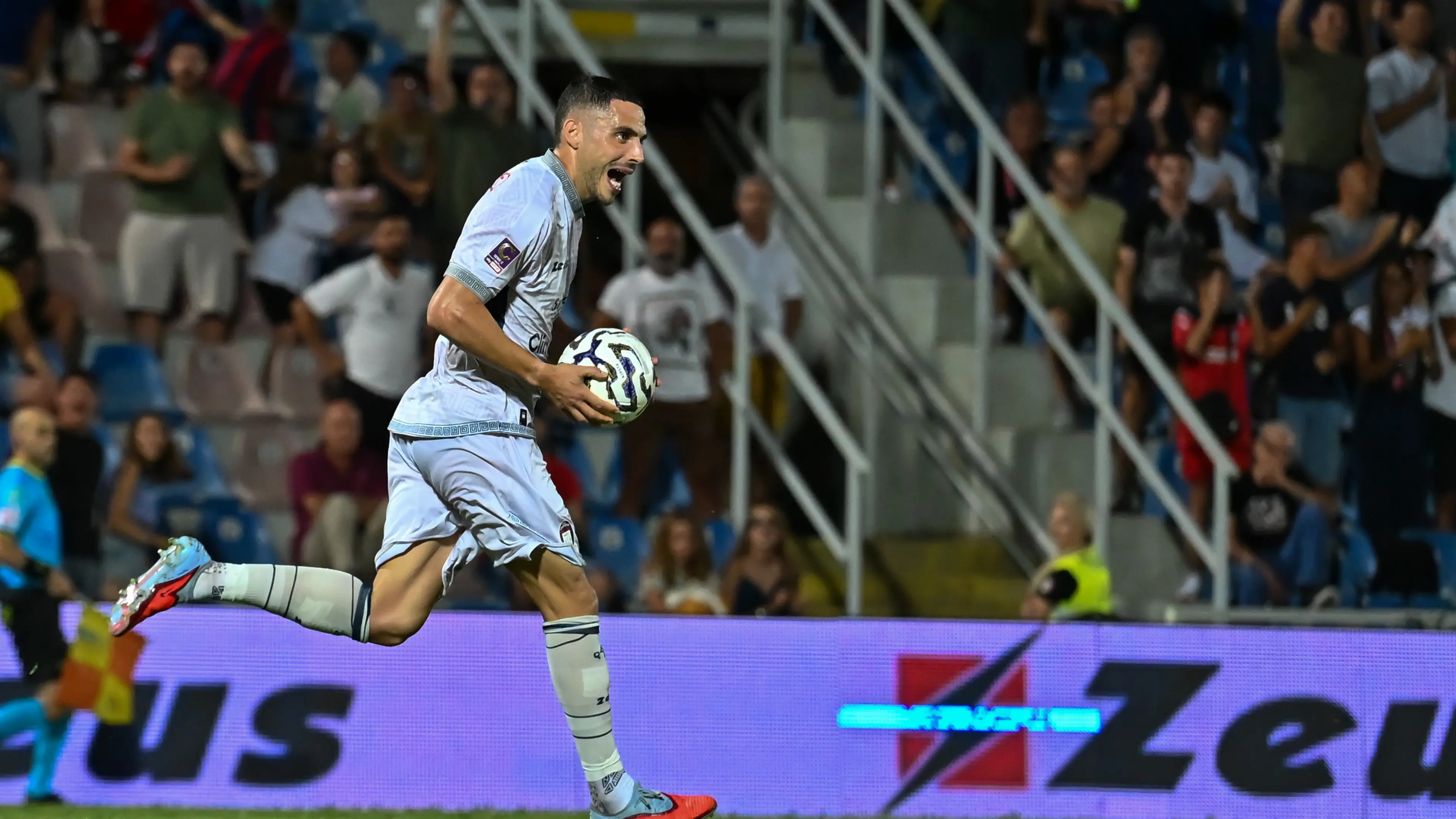 Serie C 2025/2026 Crotone vs Benevento Stadio Ezio Scida Nella foto: Guido Gomez