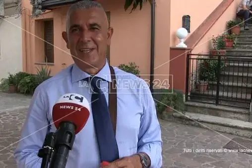 “Impresentabili”, Fazzolari all’Antimafia: «Informazioni non aggiornate, per me il pm ha chiesto il non luogo a procedere»\n