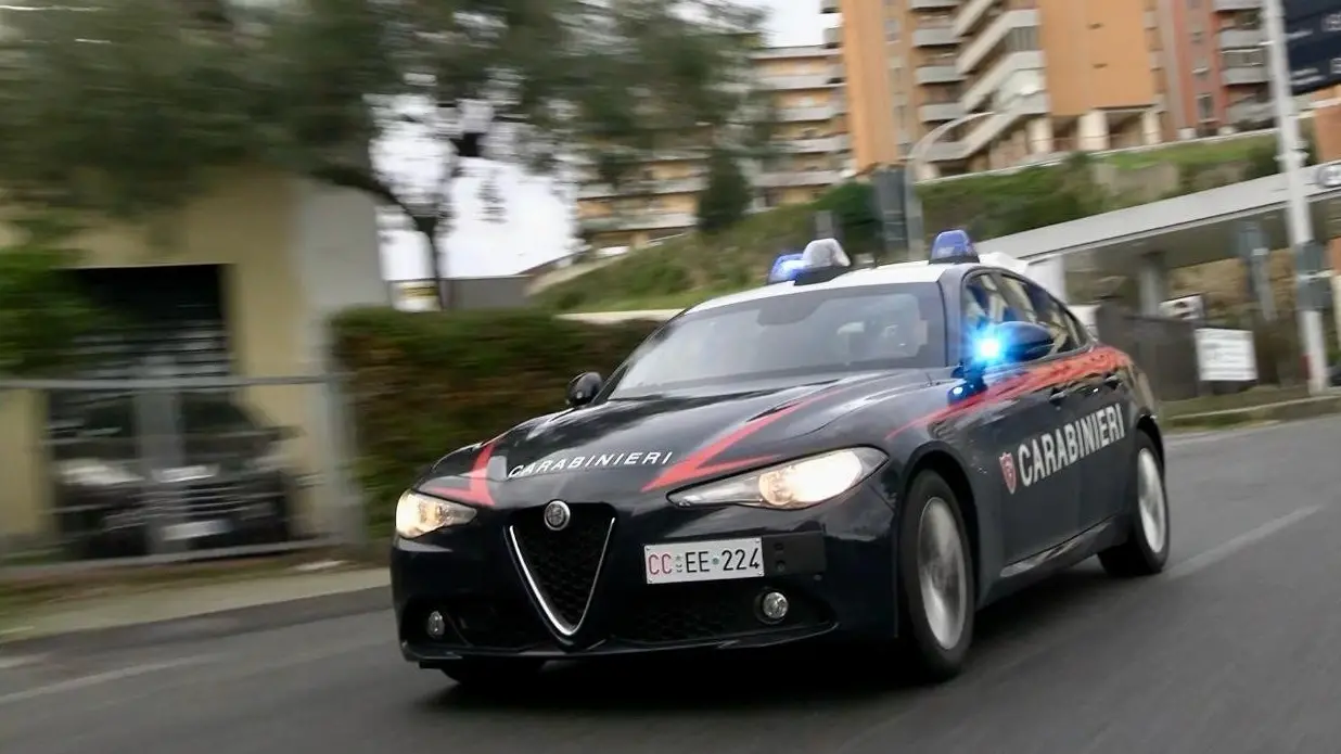 Catanzaro, brucia rifiuti vicino alla sua azienda: denunciato\n