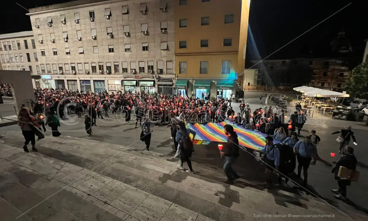 Una preghiera per Gaza a Cosenza, cinquecento persone nella chiesa di San Nicola