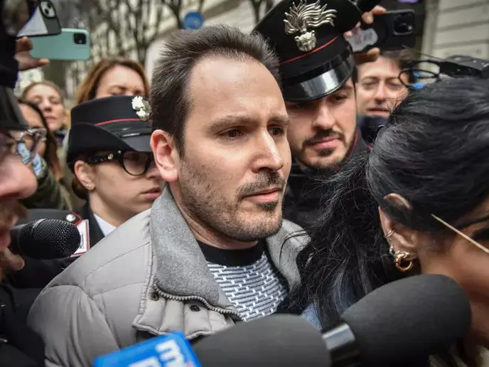 Garlasco, indagato l’ex procuratore Mario Venditti: «Corrotto per scagionare Sempio». Perquisite case e conti. E spunta un appunto