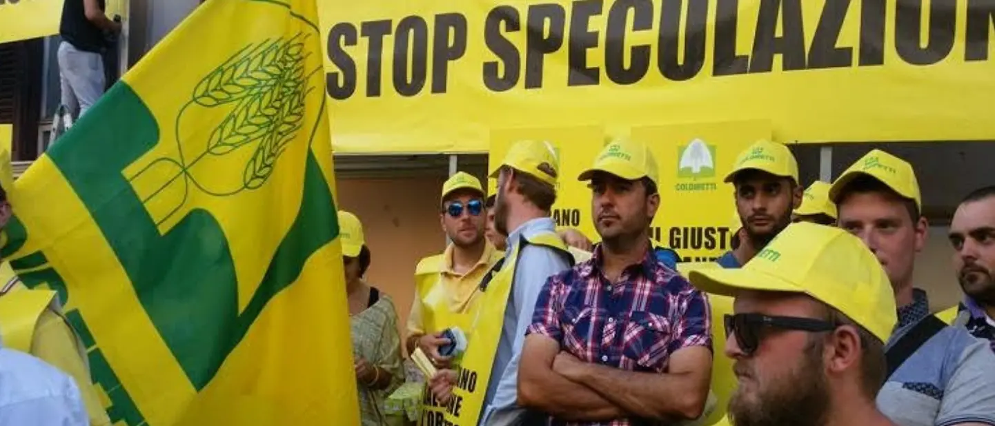 Palermo, 8mila agricoltori siciliani e calabresi in piazza: «Basta trafficanti del grano e speculazioni»\n