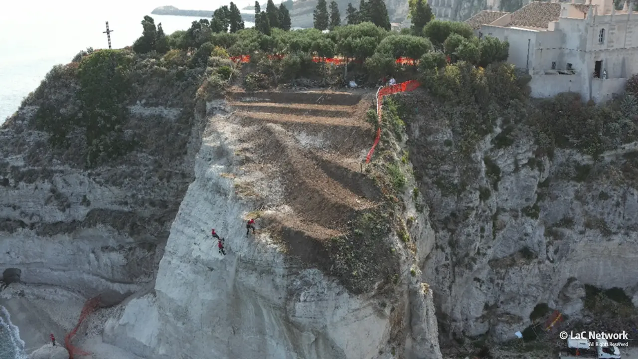 Ruspa sull’Isola di Tropea, ecco il progetto. Il geologo Battaglia contro Ietto (Unical): «Nessuno scempio»\n