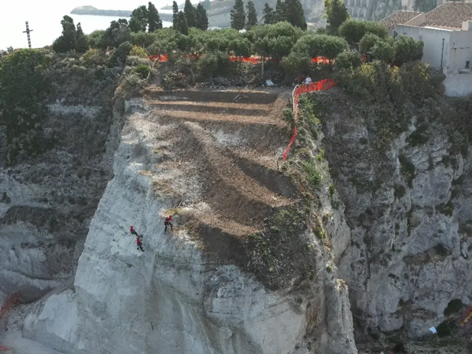 Ruspa sull’Isola di Tropea, ecco il progetto. Il geologo Battaglia contro Ietto (Unical): «Nessuno scempio»