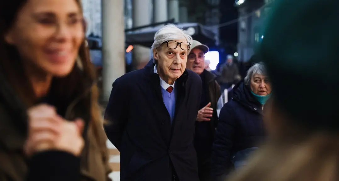 Vittorio Sgarbi, l’unico critico d’arte che ha trasformato sé stesso nell’opera più discussa d’Italia\n