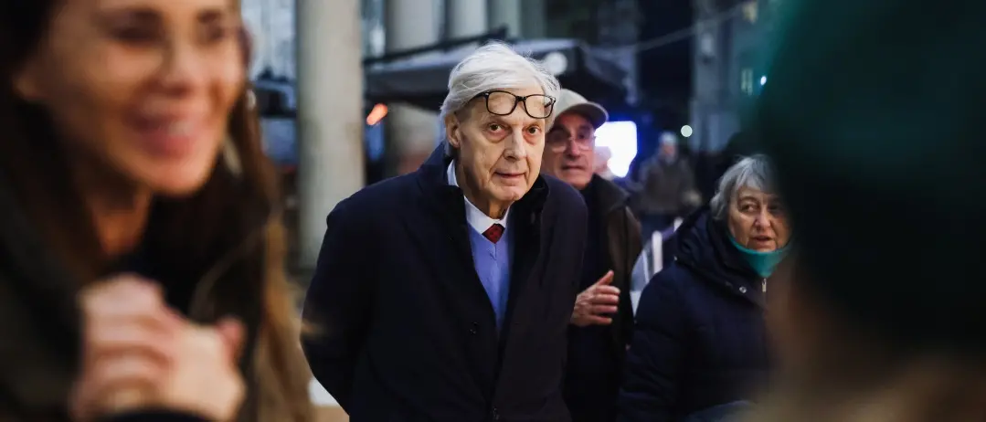 Vittorio Sgarbi, l’unico critico d’arte che ha trasformato sé stesso nell’opera più discussa d’Italia\n