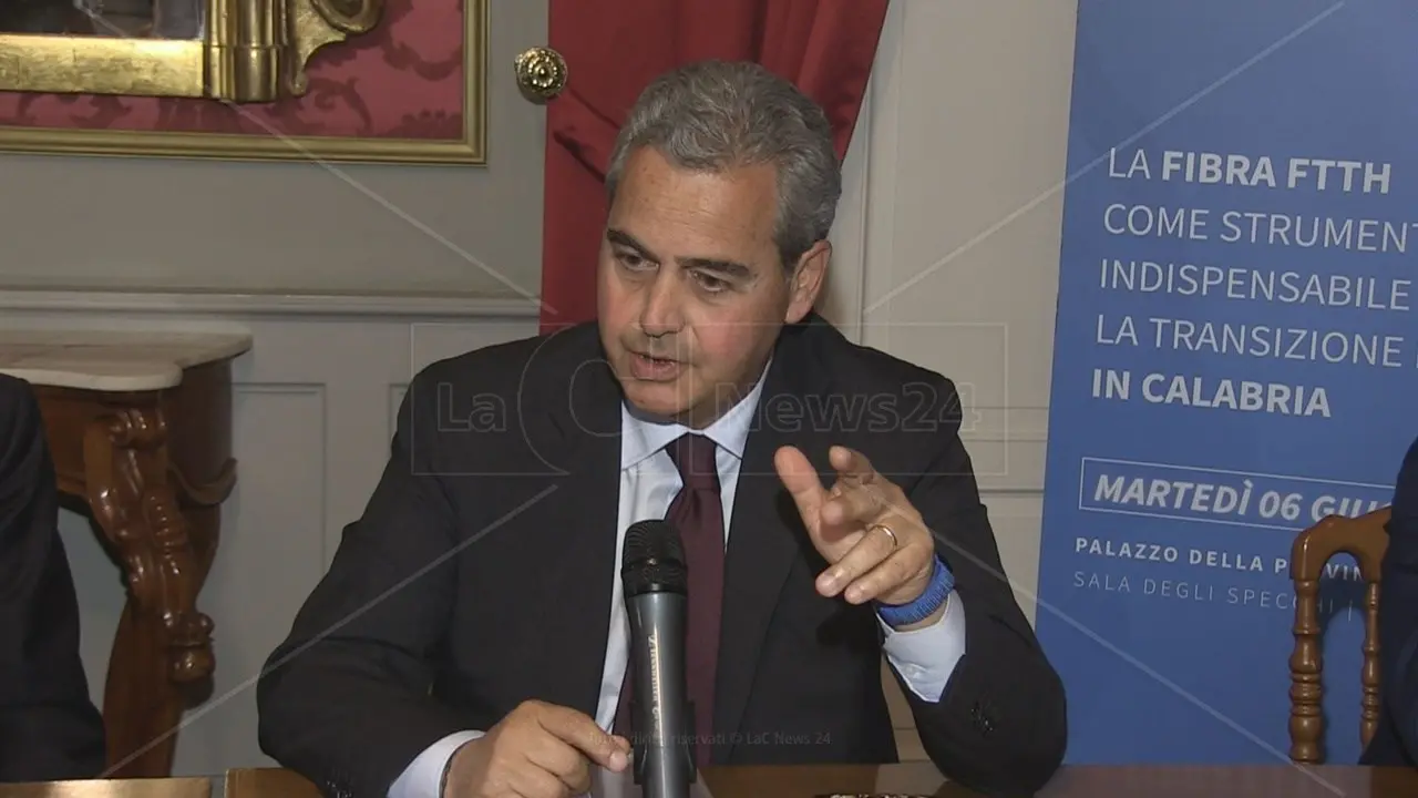 Un falso profilo Facebook di Pietropaolo promette finanziamenti europei: «A rischio cittadini e istituzioni»\n