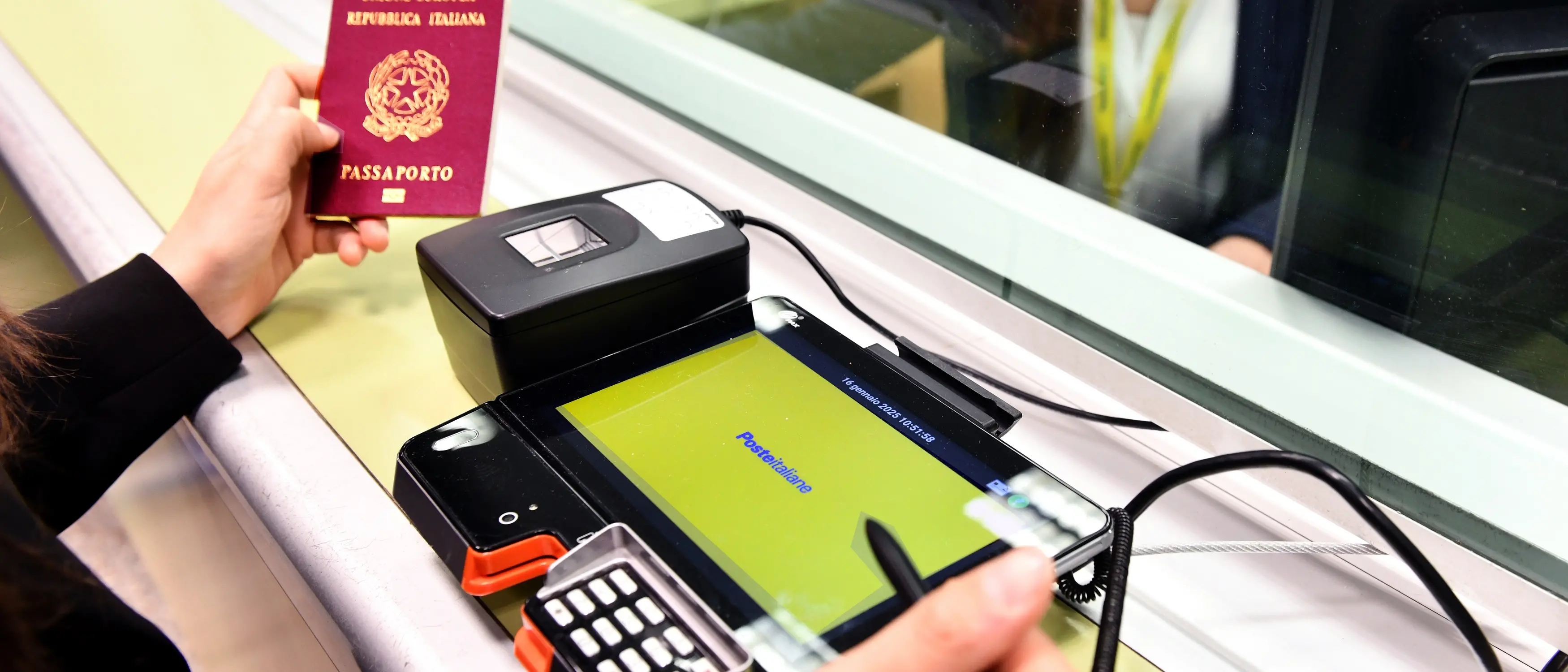 Poste Italiane supera quota 100mila passaporti con il progetto Polis\n