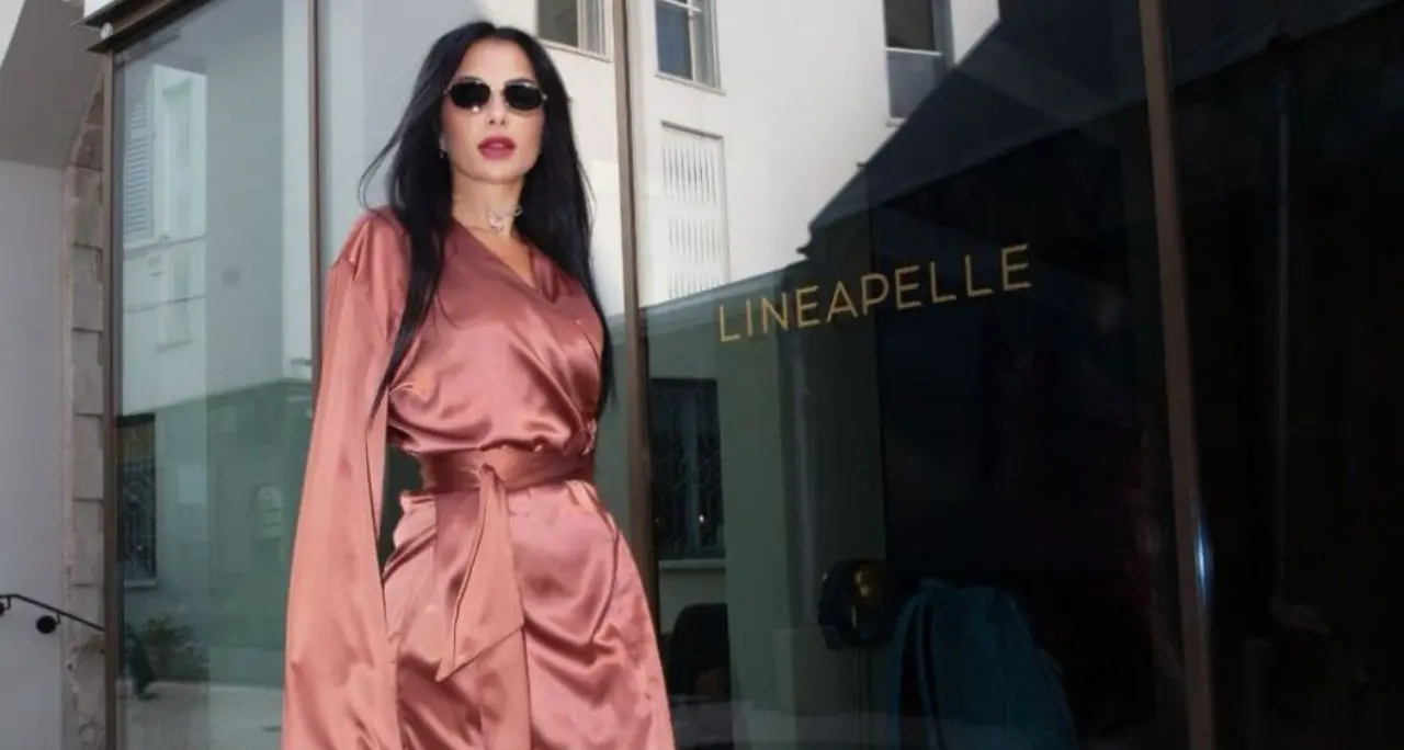 Ortensia Imbrogno incanta la Milano Fashion Week 2025 con eleganza e stile glamour\n