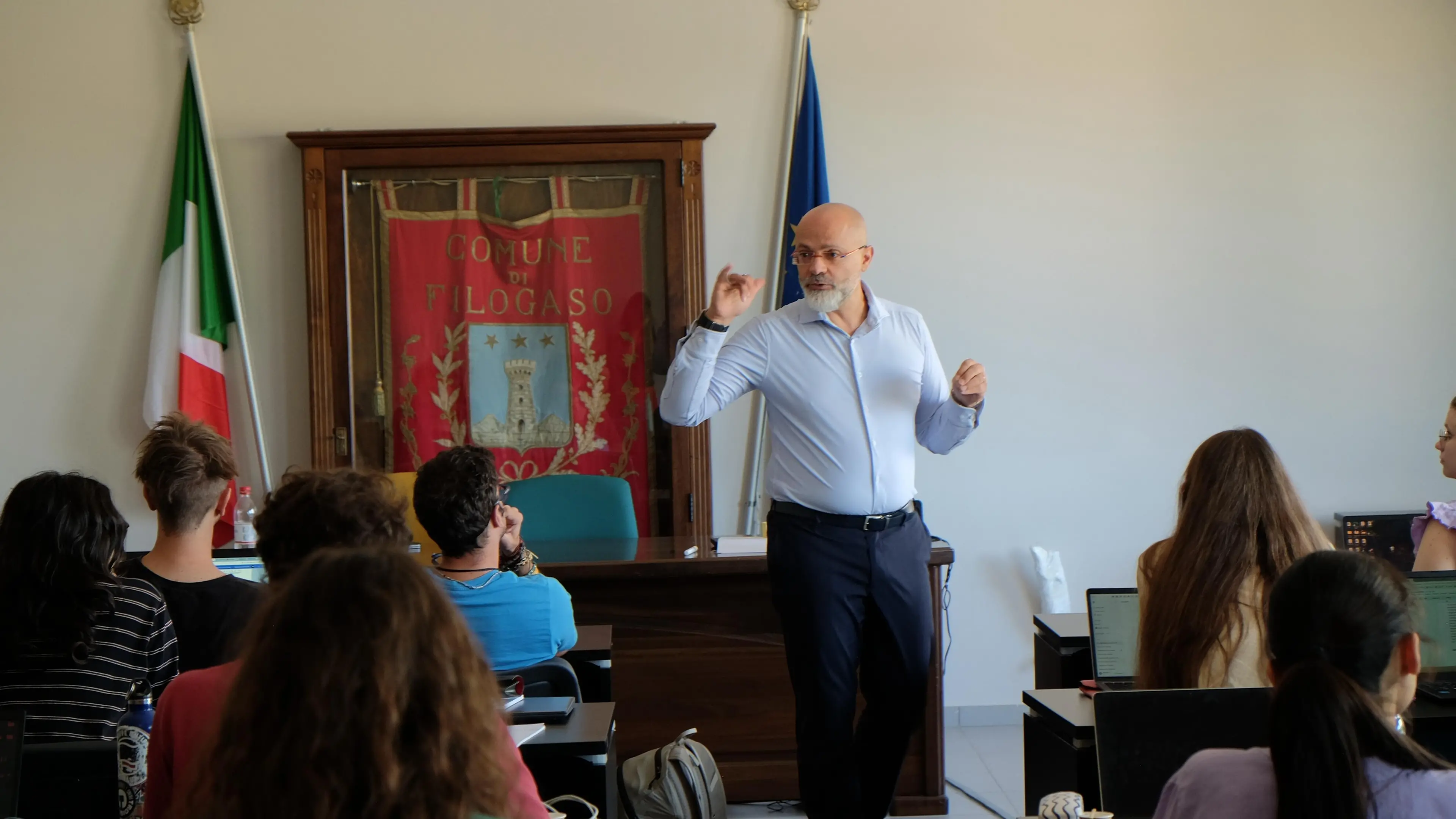 <p>La lezione di&nbsp;Corvaro a Filogaso</p>\\n