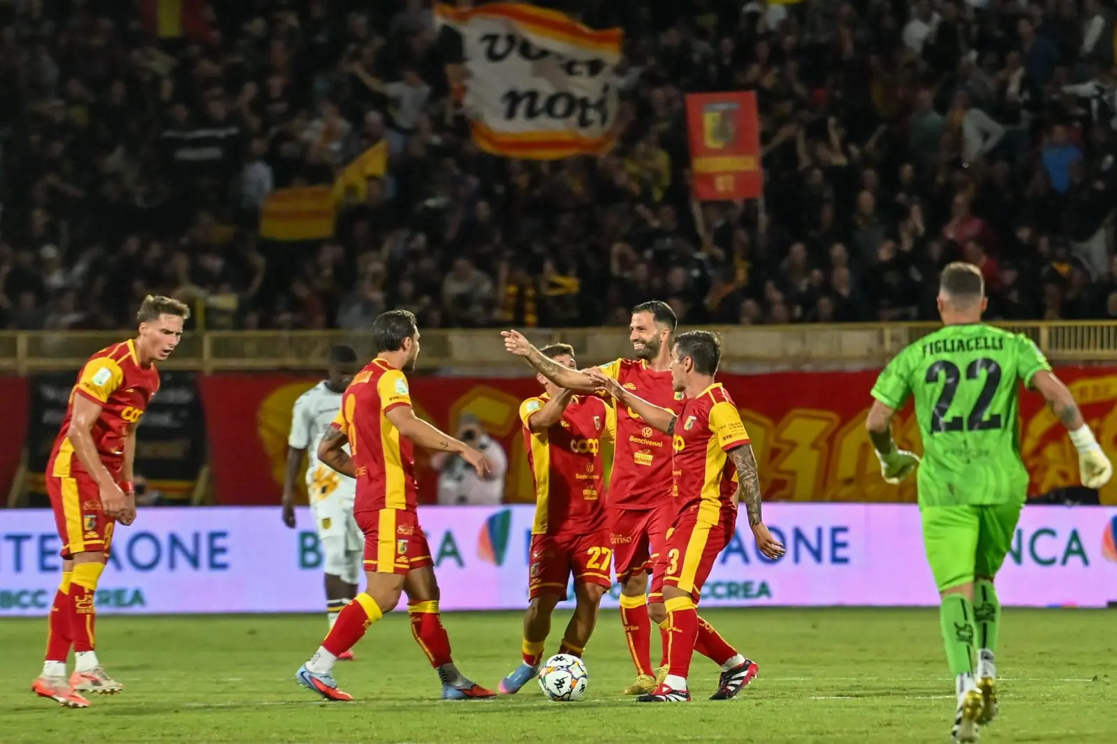 Catanzaro-Juve Stabia: un altro rocambolesco pareggio per le Aquile, il quinto di fila. Finale 2-2\n