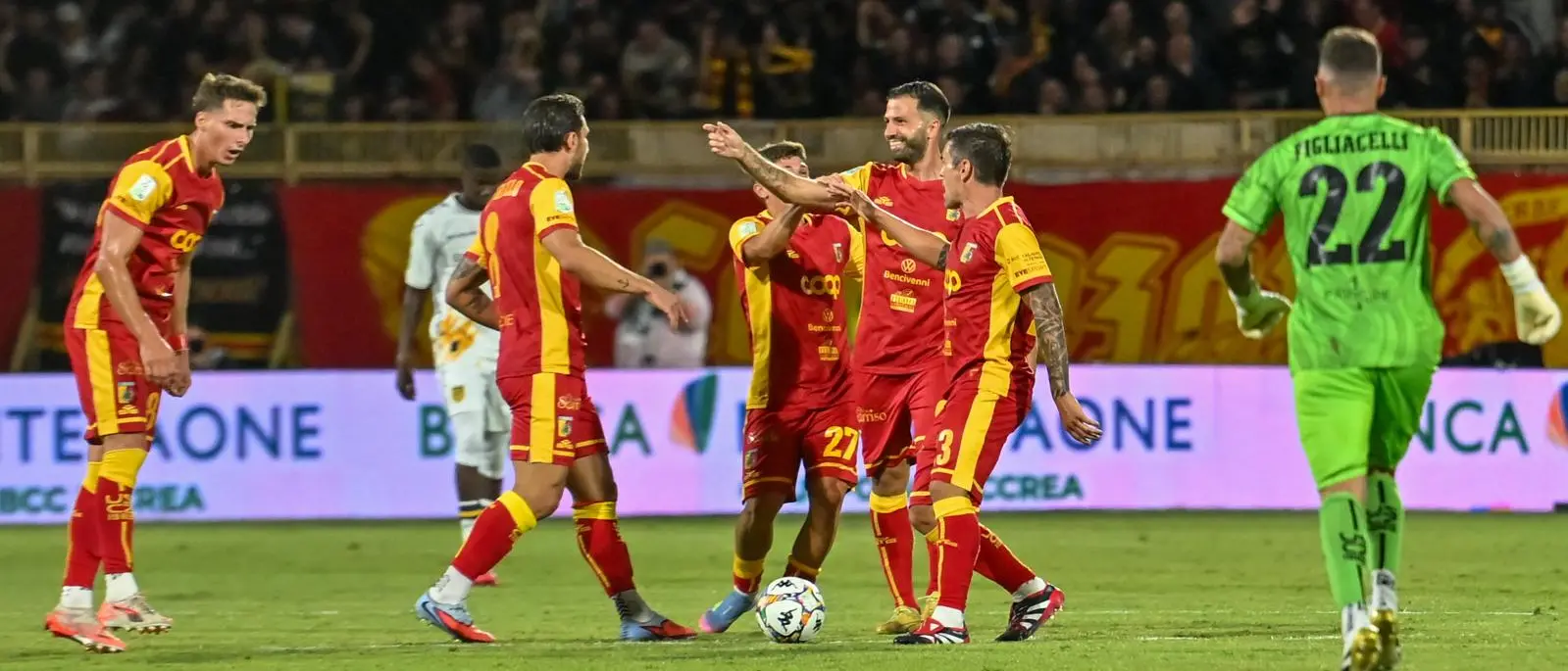 Catanzaro-Juve Stabia: un altro rocambolesco pareggio per le Aquile, il quinto di fila. Finale 2-2\n