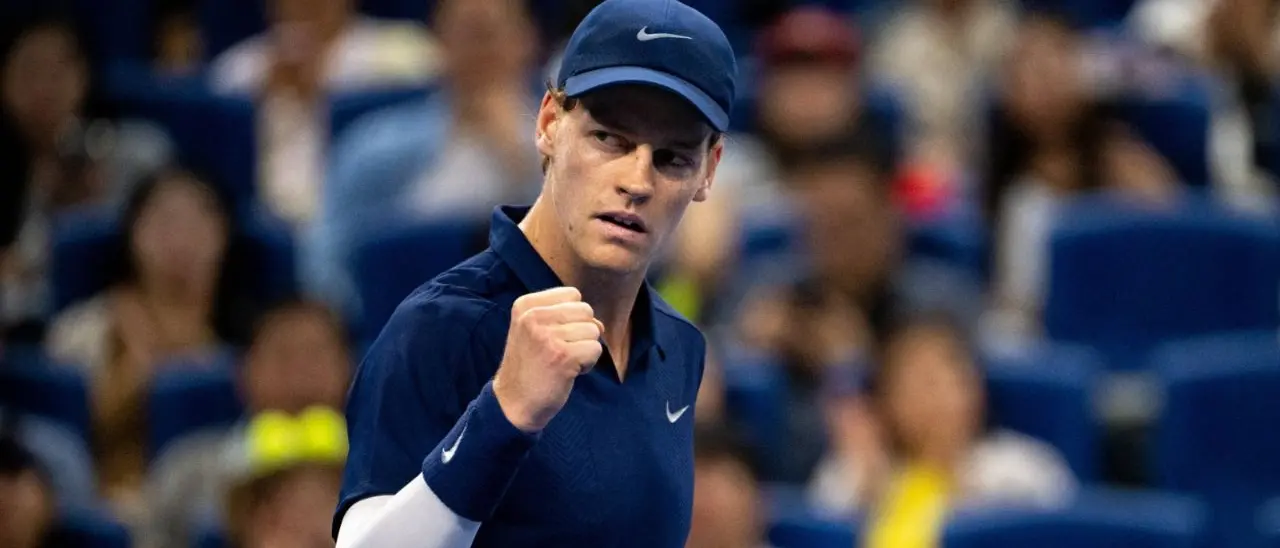 Tennis, Sinner soffre ma supera in tre set Atmane ai Cina Open