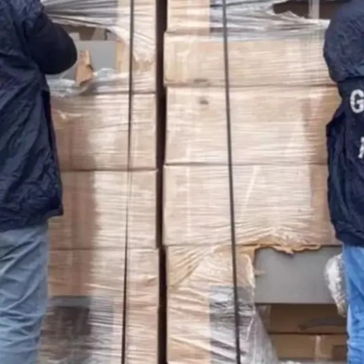 A Cassino\u00A0scoperta la più grande fabbrica clandestina di sigarette mai trovata in Italia\n