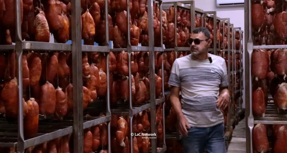 Il ritorno alla vita dopo l’esplosione, a LaC Storie la rinascita dell’imprenditore della ‘nduja Francesco Fiamingo