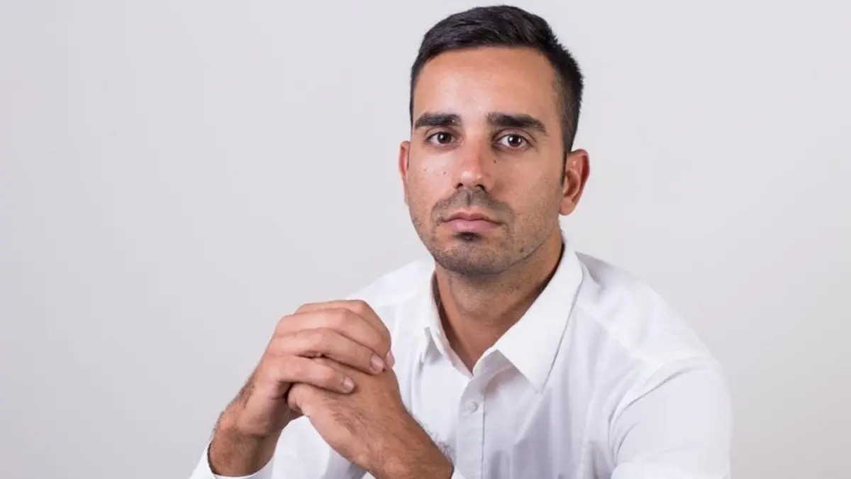 <p>Davide Tavernise</p>\\n