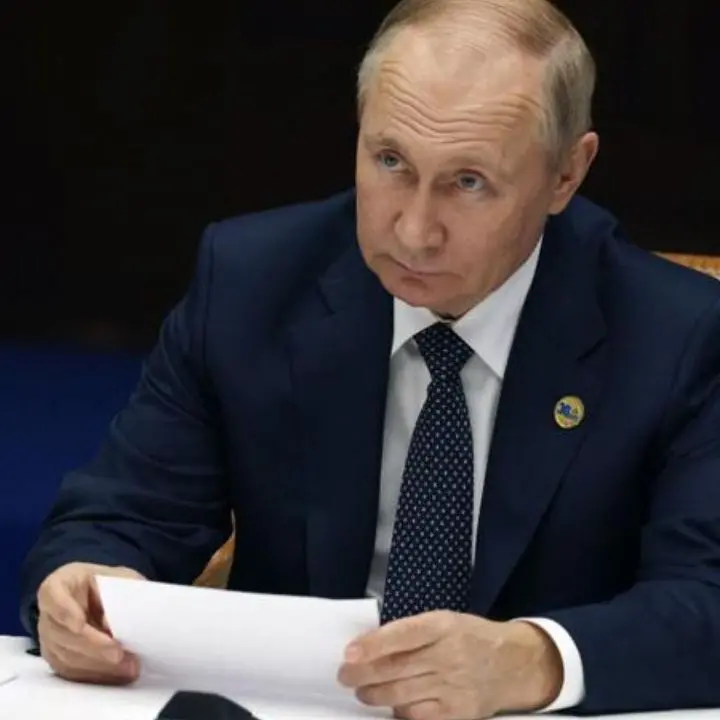 La Russia di Putin non è più la potenza invincibile che il mondo conosceva: è un gigante ferito, sull’orlo della resa economica e politica