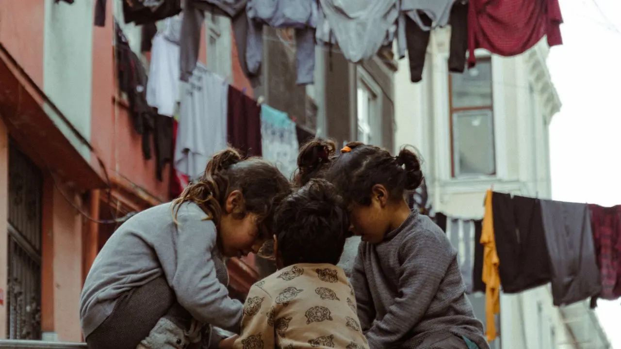 Raiola (Unicef): «In Calabria quasi la metà dei minorenni è a rischio povertà, la politica non può ignorarlo»\n