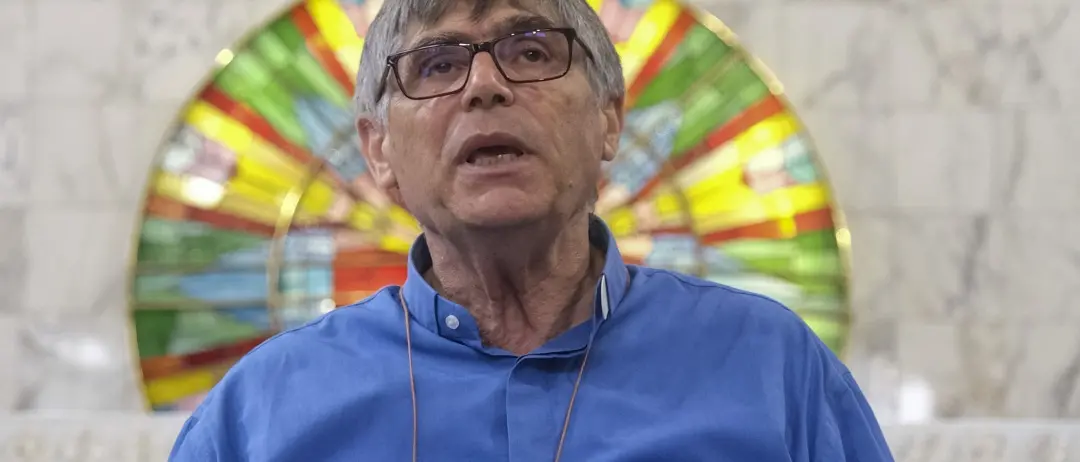 Caivano, minacce a don Patriciello durante la messa: al prete anticamorra consegnato un fazzoletto con un proiettile\n