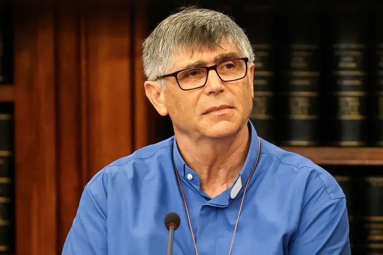 Caivano, minaccia a don Patriciello durante la messa. Meloni: «Gesto vigliacco»\n