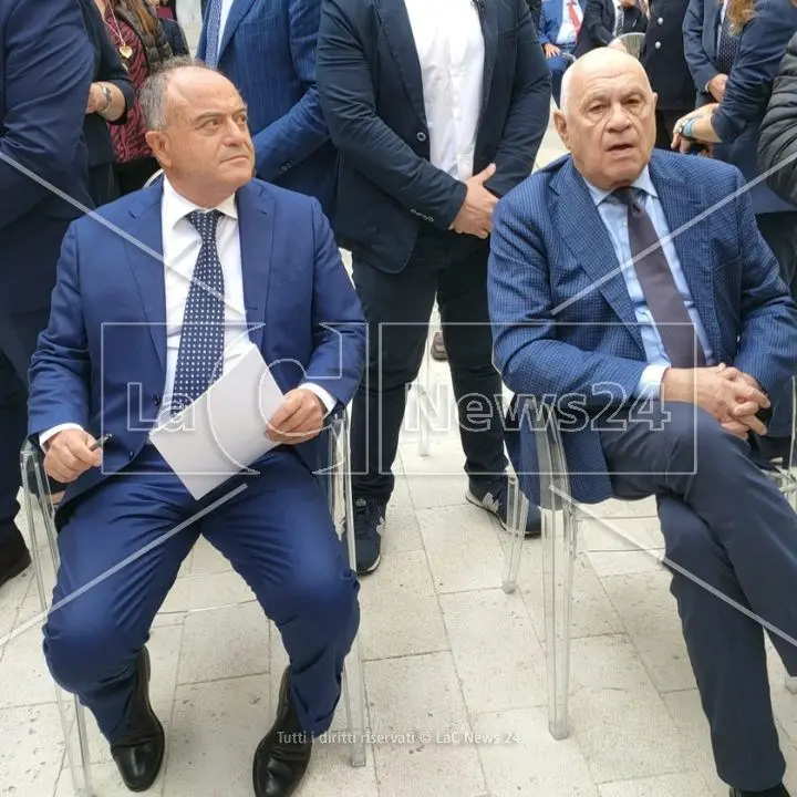 “Lezioni di mafie” accende gli attacchi contro Gratteri: tra interrogazioni parlamentari e frecciatine dal congresso delle Camere penali\n