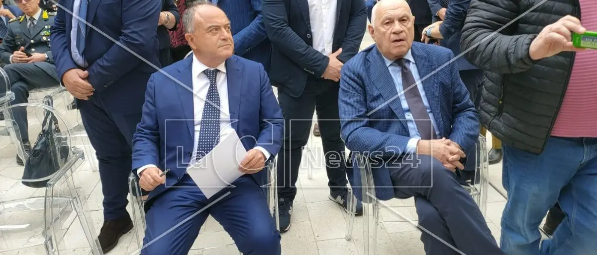 “Lezioni di mafie” accende gli attacchi contro Gratteri: tra interrogazioni parlamentari e frecciatine dal congresso delle Camere penali\n