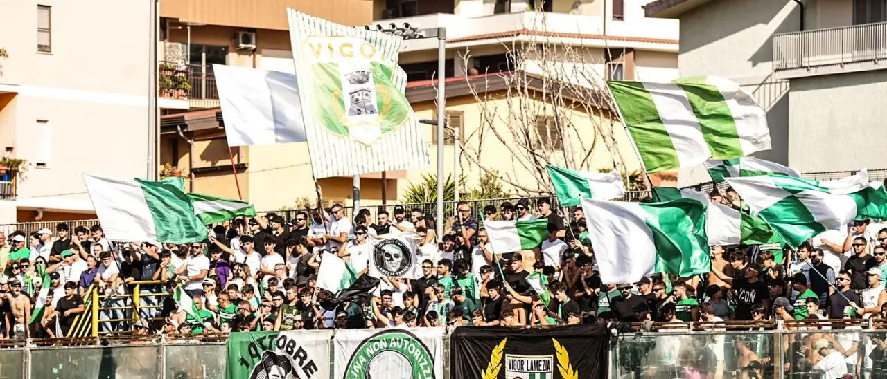Serie D, quinta giornata: termina a reti bianche il derby lametino, mentre la Reggina sfiora il blitz a Savoia\n