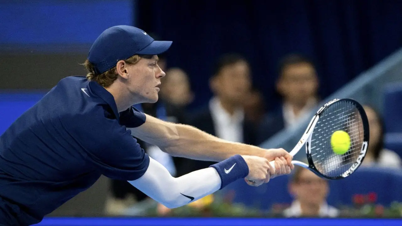 Tennis, Sinner “abbatte” Marozsan e vola in semifinale ai Cina Open\n