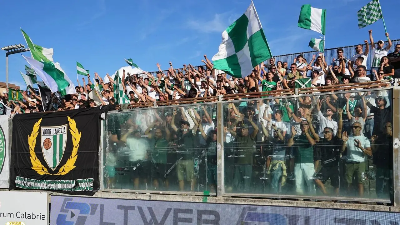 Vigor Lamezia, il derby con il Sambiase finisce in bianco. Foglia Manzillo: «Rispetto a un mese fa, siamo nettamente migliorati»\n