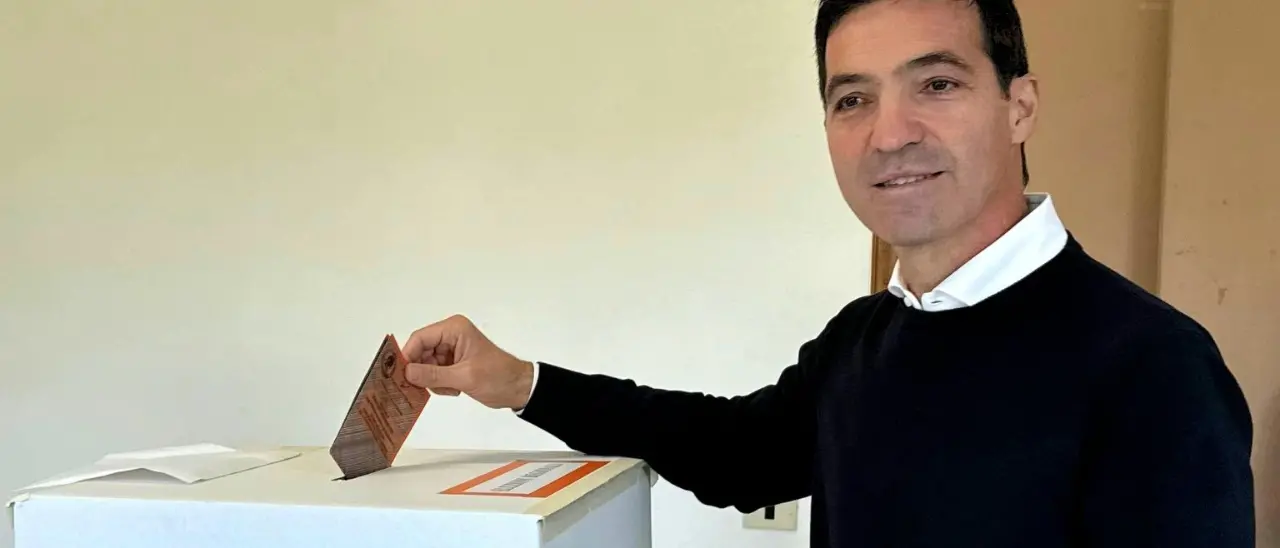 Regionali Marche, vince il centrodestra:\u00A0Acquaroli rieletto presidente, Ricci lo chiama per congratularsi