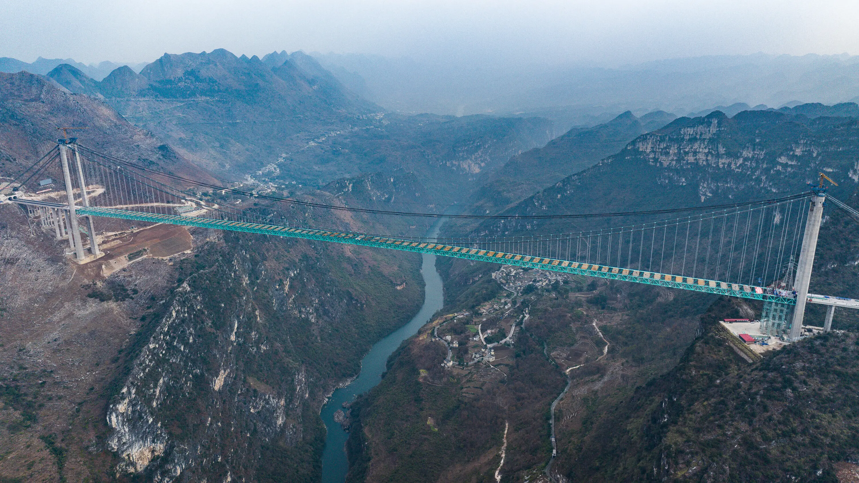 In Cina costruito in 3 anni\u00A0il ponte più alto del mondo: dall’Estremo Oriente una lezione per Salvini e il suo sogno sullo Stretto