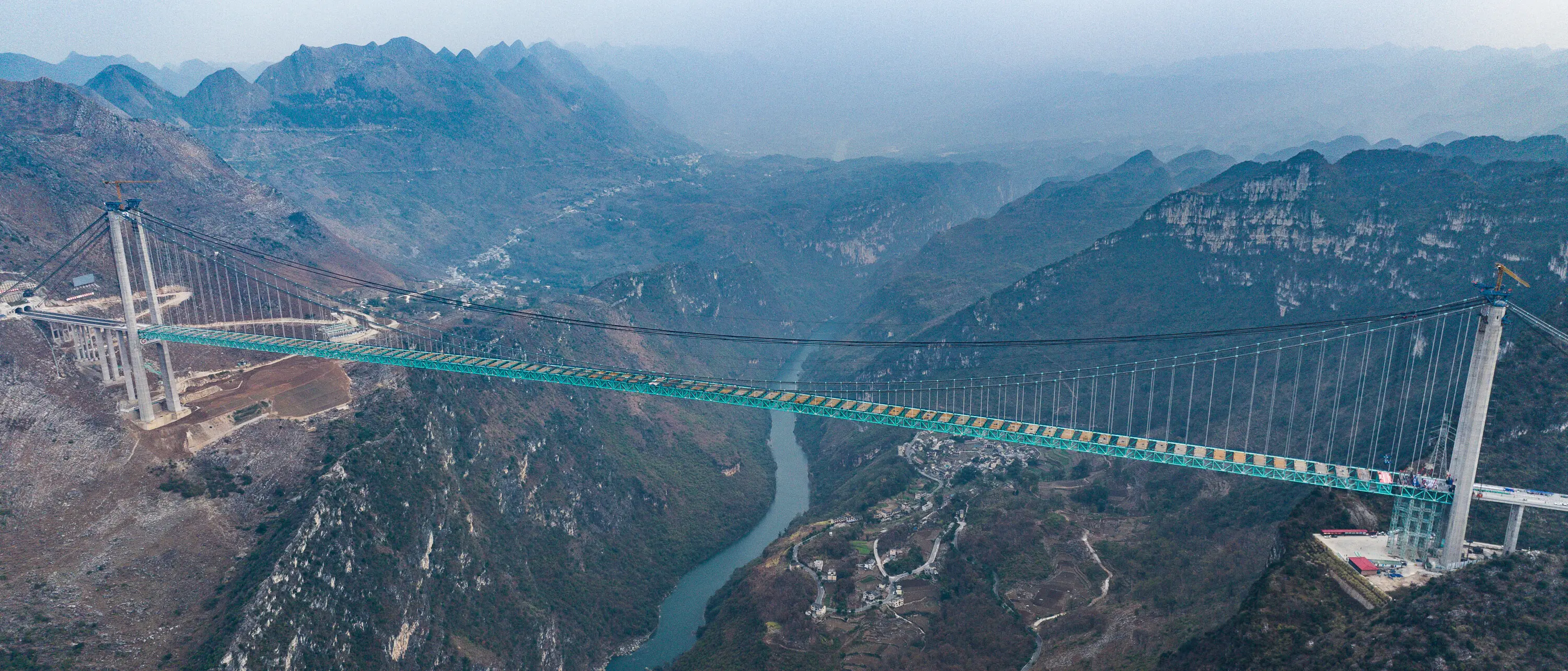 In Cina costruito in 3 anni\u00A0il ponte più alto del mondo: dall’Estremo Oriente una lezione per Salvini e il suo sogno sullo Stretto