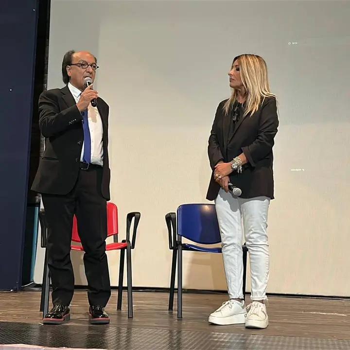 Cosenza Calcio: clima infuocato nel primo storico confronto pubblico tra\u00A0Guarascio, le istituzioni, i tifosi e gli imprenditori\n