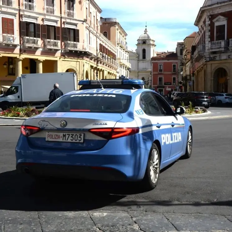 Crotone, fermato un uomo accusato di stalking e lesioni nei confronti dell’ex marito della compagna\n