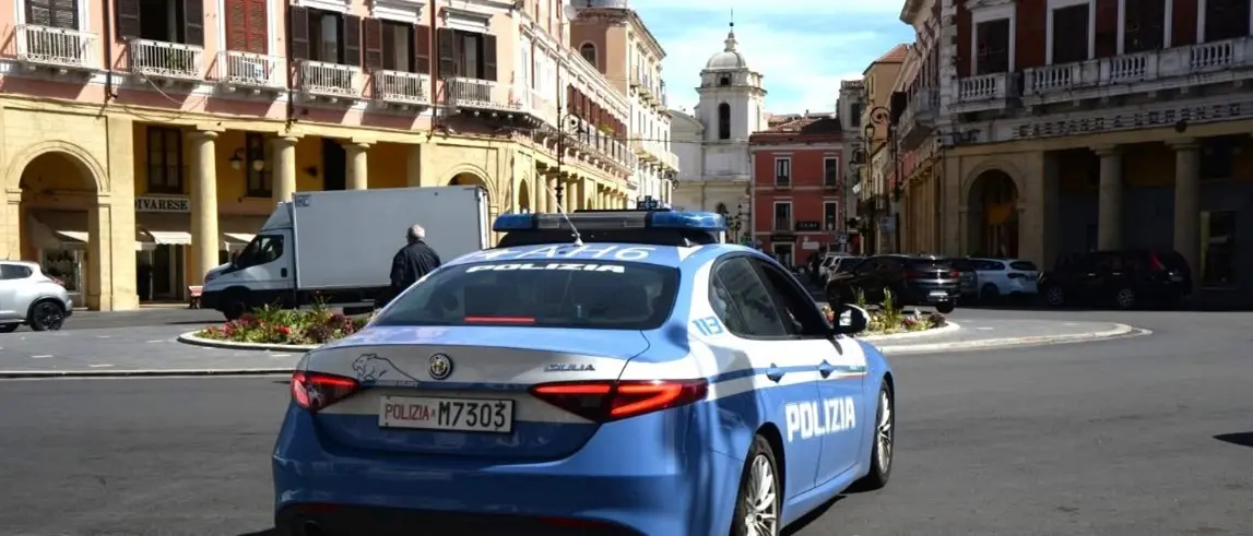 Crotone, fermato un uomo accusato di stalking e lesioni nei confronti dell’ex marito della compagna\n